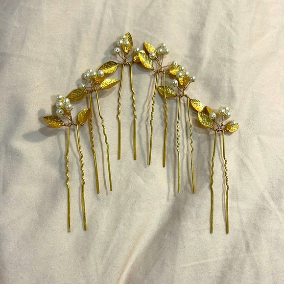 Gold leaf hair pins - Picture 1 of 3
